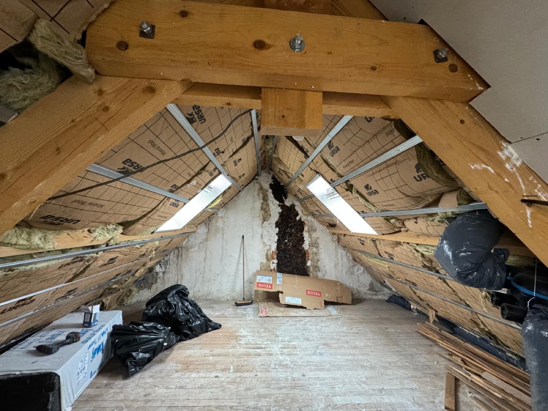 Chantier de rénovation énergétique conduit par Maison Arkéa, pose d'isolation et menuiseries performantes